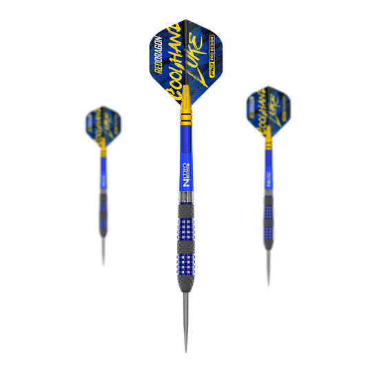 Red Dragon Luke Humphries TX2 Atomizowane stalowe lotki Das Bild zeigt drei Steeldarts des Produkts "Red Dragon Luke Humphries TX2 Atomised". Die Pfeile sind überwiegend blau und gelb, mit der Aufschrift "COOLHAND LUKE" auf den Flights.