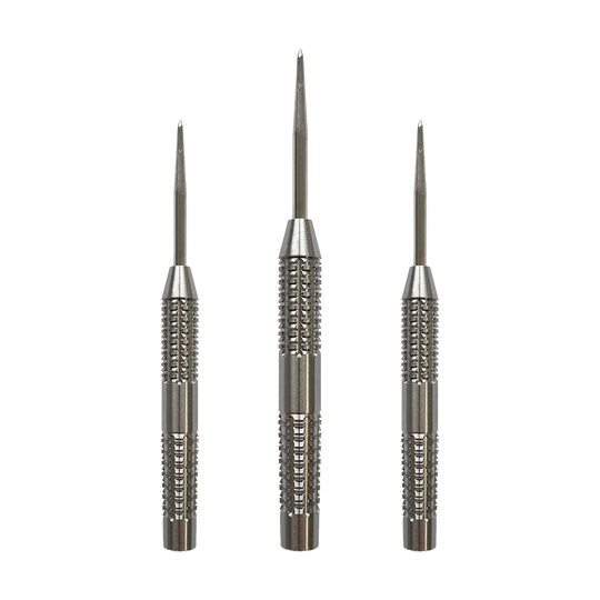 Lufy McDart SilverGrip Steeldart Das Bild zeigt drei silberne Steeldart-Barrels der Marke McDart SilverGrip. Sie sind aus Metall gefertigt und haben eine strukturierte Griffoberfläche.