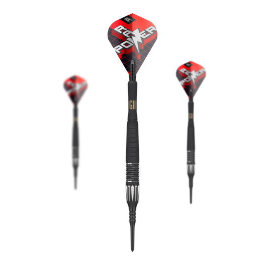 Das Bild zeigt drei Softdarts des Modells "Target Phil Taylor RAW Power 9Five GEN11". Die Darts haben schwarze Spitzen und rote Flights mit der Aufschrift "RAW POWER".