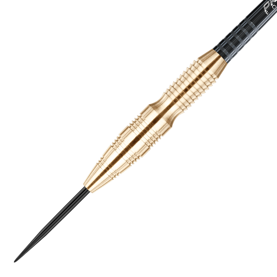 Das Bild zeigt einen Winmau Simon Whitlock Brass Steeldart. Der Dartpfeil besteht aus Messing und hat eine strukturierte Griffzone für besseren Halt.