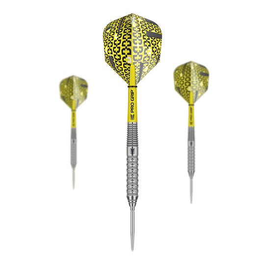 Stalowe lotki Target Bolide 02 Swiss Point Das Bild zeigt drei Target Bolide 02 Swiss Point Steeldarts mit silbernem Schaft und gelb-schwarzem Flight. Die Darts haben den Aufdruck "PRO GRIP" auf dem Schaft.