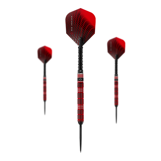 Rzutki stalowe Harrows Red Horizon Das Bild zeigt drei rote Steeldarts mit schwarzem und rotem Muster. Der mittlere Dart ist größer und im Vordergrund, während die anderen beiden im Hintergrund stehen.