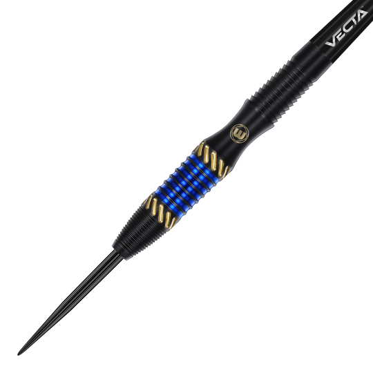 Der Winmau Rashad Sweeting Steeldart - 24g ist ein eleganter Dartpfeil in Schwarz mit goldenen und blauen Akzenten. Er verfügt über eine strukturierte Griffzone und ein modernes Design.