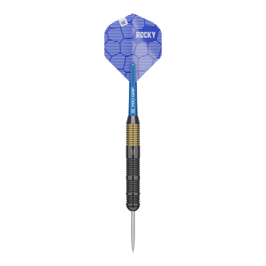 Lotki Target Josh Rock Brass Steel Darts - 22g Das Bild zeigt einen Target Josh Rock Brass Steeldart mit einem Gewicht von 22g. Der Dart hat eine blaue Flight mit der Aufschrift "ROCKY" und einen geriffelten Messinggriff.