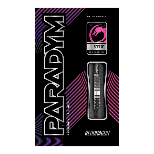Red Dragon Paradym Torpedo Soft Darts - 20g Das Bild zeigt die Verpackung der Red Dragon Paradym Torpedo Softdarts mit einem Gewicht von 20g. Auf der Verpackung sind ein Dartpfeil, das Red Dragon Logo und moderne Designelemente in Schwarz, Pink und Lila zu sehen.