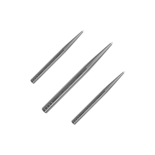 Końcówki lotek Condor Beak Point Without Cut Auf dem Bild sind drei silberne Dartspitzen zu sehen. Sie sind spitz zulaufend und aus Metall gefertigt.