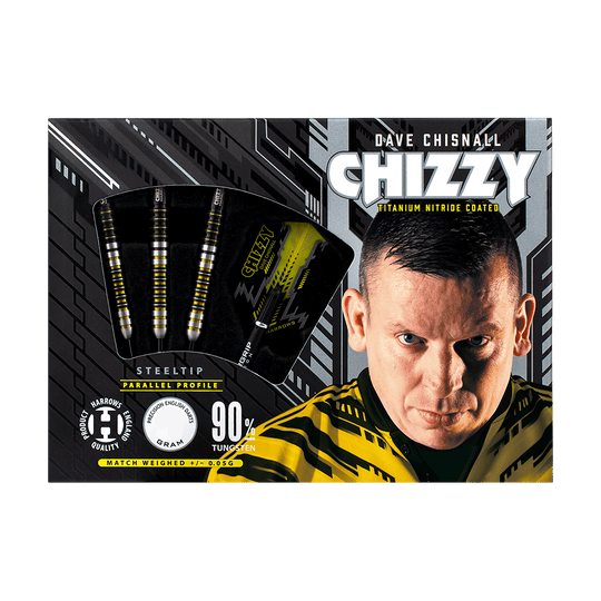 HAXXXXX_Harrows_Chizzy_Steeldarts_3 Das Bild zeigt die Verpackung der "Harrows Dave Chisnall Chizzy Steeldarts". Auf der Verpackung sind die Darts selbst sowie ein Bild eines Mannes und verschiedene Produktinformationen abgebildet.