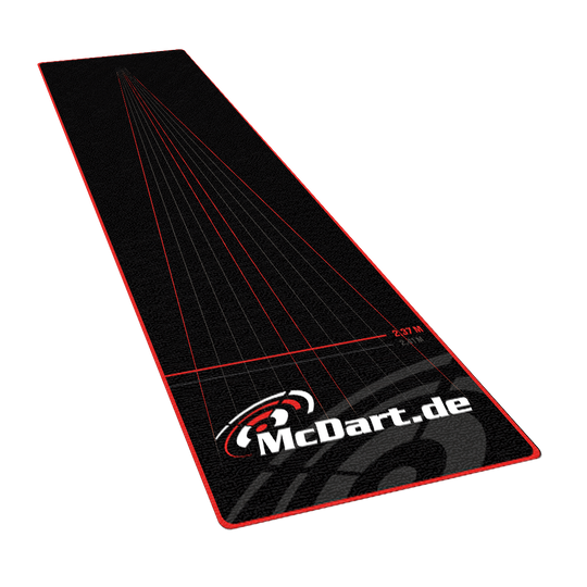 McDart Lines Dartteppich Auf dem Bild ist der McDart Lines Dartteppich zu sehen. Der schwarze Teppich hat rote Markierungen und das McDart.de-Logo.