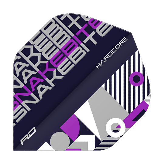 TF6656_Red_Dragon_Hardcore_Snakebite_BlackPurple_Standard_Flights_13mLYdB97jLSXF Das Bild zeigt einen Dartflight mit dem Namen "Red Dragon Hardcore Snakebite Black Purple Standard Flights". Das Design ist schwarz, lila und grau mit geometrischen Mustern und dem Schriftzug "SNAKEBITE" sowie "HARDCORE".