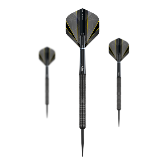 Das Bild zeigt drei Steeldarts des Modells "Red Dragon Seren 1 Onyx Steeldarts". Die Darts haben ein schwarzes Design mit gelben Akzenten auf den Flights.
