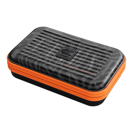 Das Bild zeigt das Takoma XL Ghost Series Raymond Van Barneveld Dartcase. Es ist ein Dartcase zur sicheren Aufbewahrung von Darts und Zubehör.