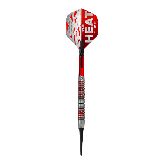 Harrow's Damon Heta Series 3 miękkie lotki Das Bild zeigt einen Harrows Damon Heta Series 3 Softdart. Der Dart ist silber, rot und schwarz gestaltet und trägt den Aufdruck "The Heat" auf dem Flight.