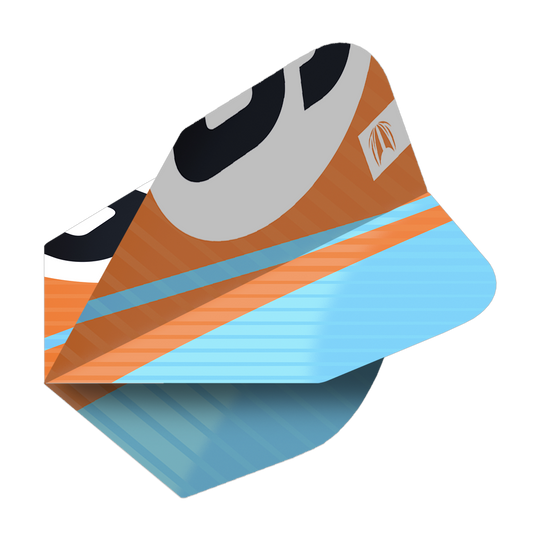 Das Bild zeigt ein Dart-Flight in Orange, Blau und Schwarz mit dem Produktnamen "Target Pro Ultra Chicane Orange No6". Das Flight hat ein modernes, grafisches Design und ist für präzises Dartspielen geeignet.