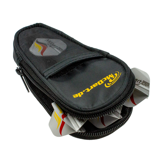 Zestaw startowy McDart Steel Dart Zu sehen ist das McDart Starterpack. Dieses Produkt ist ideal für den Einstieg ins Dartspiel.