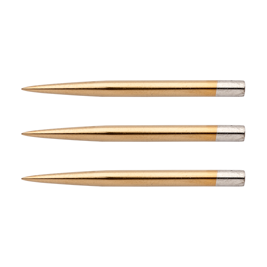 Das Bild zeigt drei goldfarbene Winmau Gold Nitrid beschichtete Steeldart Spitzen mit einer Länge von 32 mm. Die Spitzen sind schlank und haben am hinteren Ende einen silbernen Abschnitt.