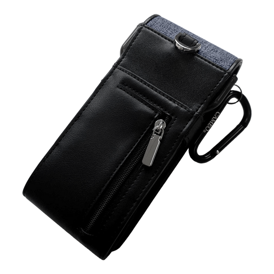 Etui na strzałki Cameo Thread Dies ist ein schwarzes Etui mit einem Reißverschlussfach auf der Vorderseite. Oben hat es einen blauen Stoffabschnitt und einen Metallclip zur Befestigung.