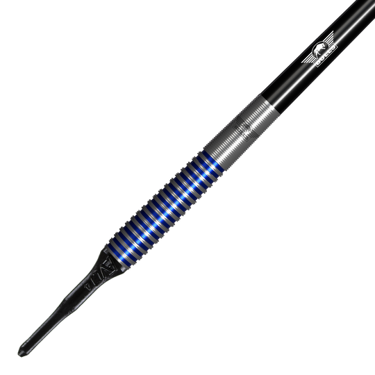 Bulls NL Romeo Grbavac miękkie lotki - 19g Das Bild zeigt einen Bulls NL Romeo Grbavac Softdart mit einem Gewicht von 19 Gramm. Der Dart hat ein silbernes Griffstück mit blauen Ringen und eine schwarze Spitze.