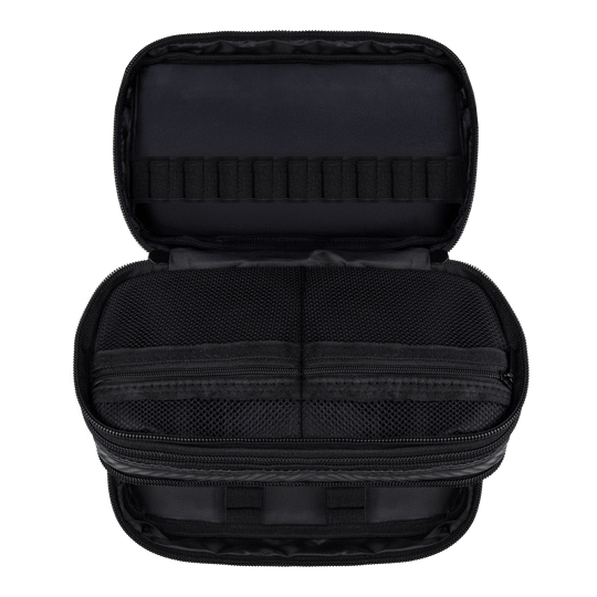 Portfel Bulls NL Carbon Zu sehen ist das Bulls NL Carbon Wallet. Es eignet sich ideal zum Transport und zur Aufbewahrung von Dartzubehör.