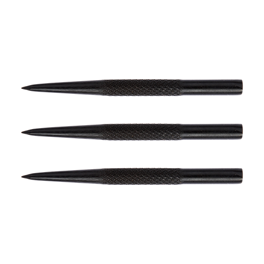 8366Black_Winmau_Knurled_Black_Steeldart_Spitzen_32mm_1 Das Bild zeigt drei schwarze, geriffelte Steeldart-Spitzen der Marke Winmau mit einer Länge von 32 mm. Sie sind in einer Reihe nebeneinander angeordnet und haben eine scharfe Spitze.
