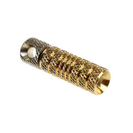 McDart Shaftrestentferner Das Bild zeigt den McDart Shaftrestentferner. Es handelt sich um ein kleines, metallisches Werkzeug zum Entfernen abgebrochener Shafts bei Dartpfeilen.