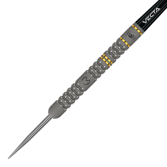 Stalowe rzutki Winmau Michael Van Gerwen Evo-X Dies ist ein Winmau Michael Van Gerwen Evo-X Steeldart. Der Dartpfeil hat ein silbernes Barrel mit gelben Akzenten und einer schwarzen Spitze.