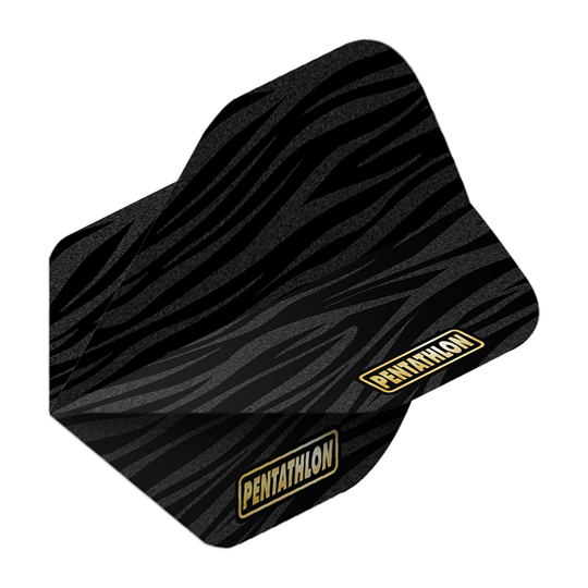 Pentathlon Flights RT Zebra Das Bild zeigt einen Dartflight mit einem schwarzen Zebramuster. Auf dem Flight steht das Wort "PENTATHLON" in goldenen Buchstaben.