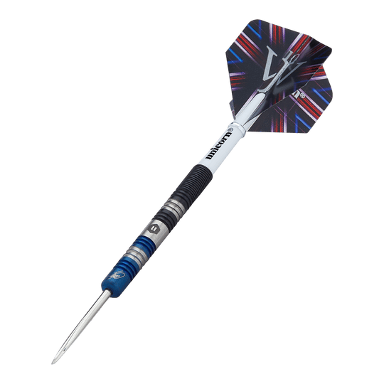 Unicorn The Machine James Wade Dwukolorowe stalowe lotki Das Bild zeigt einen Steeldart namens "Unicorn The Machine James Wade Two-Tone". Der Dart hat ein auffälliges Design mit abwechselnden blauen und silbernen Ringen sowie einem farbigen Flight.