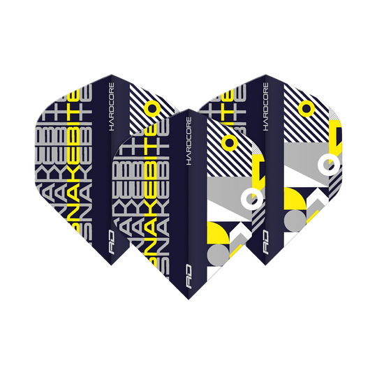 Das Bild zeigt drei Dartflights mit einem modernen, grafischen Design in Schwarz, Gelb, Grau und Weiß. Auf den Flights steht der Schriftzug "SNAKEBITE" und "HARDCORE" in auffälligen Buchstaben.