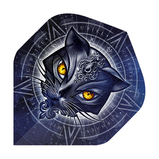 Alchemy Star Of Ailouros No2 Standard Flights Das Bild zeigt einen stilisierten Katzenkopf mit leuchtend gelben Augen vor einem mystischen, blauen Hintergrund. Im Hintergrund sind verschiedene Symbole und Schriftzüge in einem kreisförmigen Muster angeordnet.