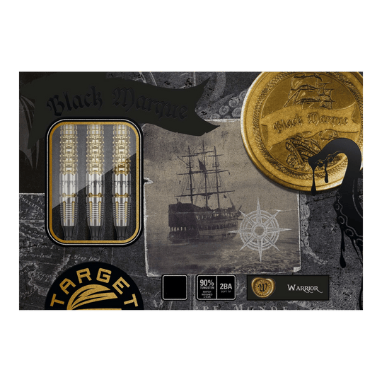 Das Bild zeigt die Verpackung der "Target Japan Black Marque Warrior Softdarts - 18,5g". Auf der Schachtel sind die Darts, ein Segelschiff und eine goldene Münze abgebildet.