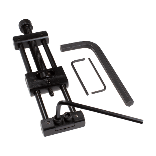 Designa Dart Repointer Black Pro Edition - Zmieniacz końcówek Das Bild zeigt den Designa Dart Repointer Black Pro Edition - Spitzenwechsler. Es handelt sich um ein Werkzeug für Dartspieler zum Wechseln der Spitzen.