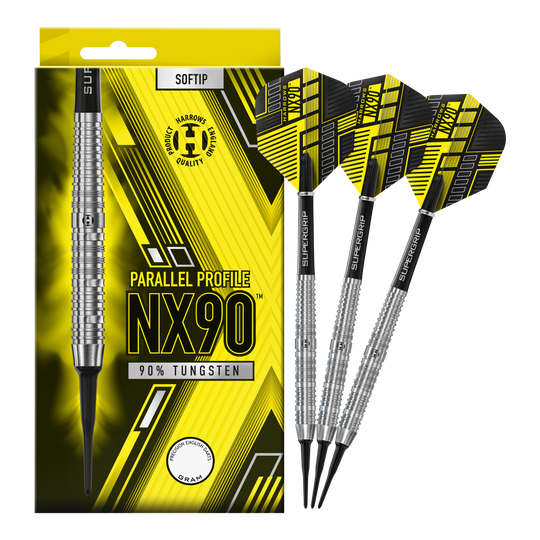 Harrows NX90 Parallel Softdart Das Bild zeigt eine Packung der Harrows NX90 Parallel Softdarts mit gelb-schwarzem Design. Daneben liegen drei silberne Softdarts mit schwarzen und gelben Flights.