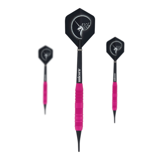 Unicorn Core Plus Gumowane Różowe Miękkie Lotki - 19g Das Bild zeigt drei pinke Softdarts der Marke Unicorn Core Plus mit gummierter Oberfläche. Auf den schwarzen Flights ist ein Einhorn-Motiv abgebildet.