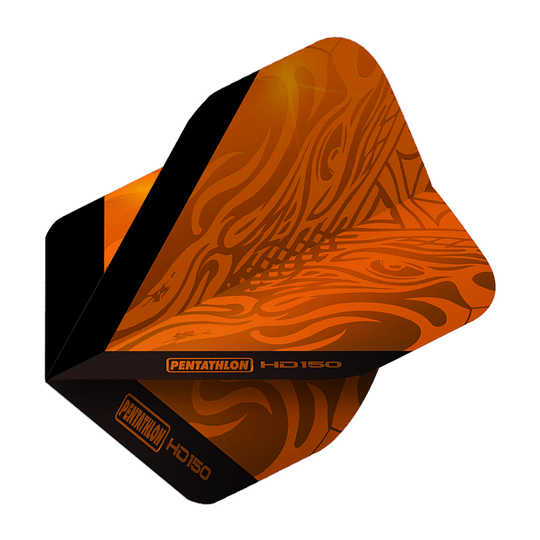 Pentathlon HD150 Metaliczny pomarańczowy standardowy lot Das Bild zeigt ein Pentathlon HD150 Metallic Orange Standard Flight für Darts. Das Flight ist orange mit schwarzen Akzenten und einem auffälligen Muster.