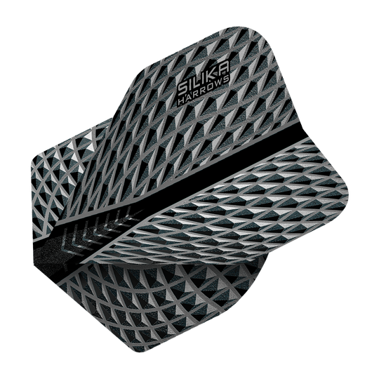 HR85_Harrows_Silika_Smokey_No2_Standard_Flights_2 Das Bild zeigt das Produkt "Harrows Silika Smokey No2 Standard Flights". Die Flights haben ein silbergraues, geometrisches Muster mit dem Aufdruck "SILIKA HARROWS" oben.