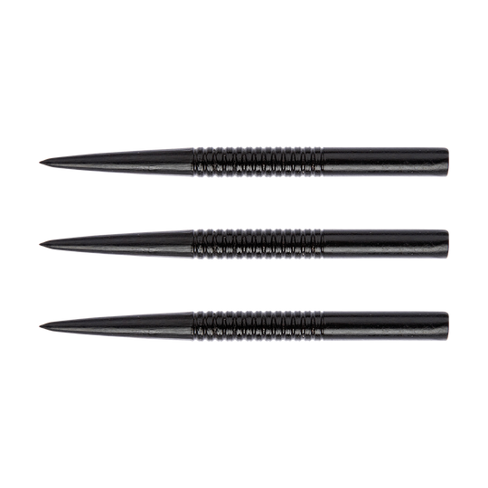 Auf dem Bild sind drei schwarze, geriffelte Steeldart-Spitzen zu sehen. Sie sind jeweils 32 mm lang und vom Typ "Winmau Ringed Black Steeldart Spitzen".