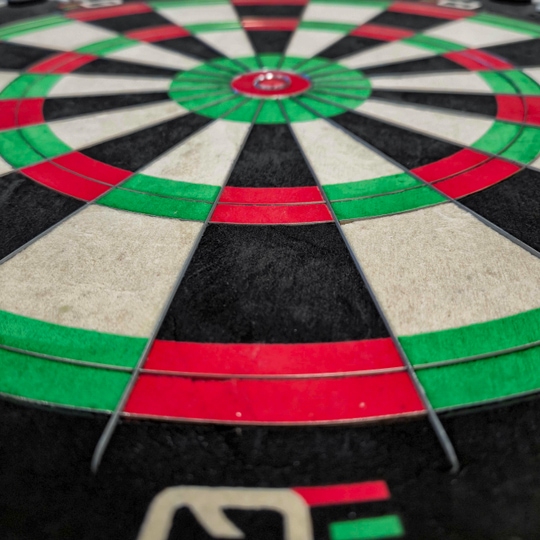 Stalowa tarcza do darta Winmau Equalizer Das Bild zeigt das Winmau Equalizer Steeldartboard. Es handelt sich um ein Dartboard für Steeldarts.