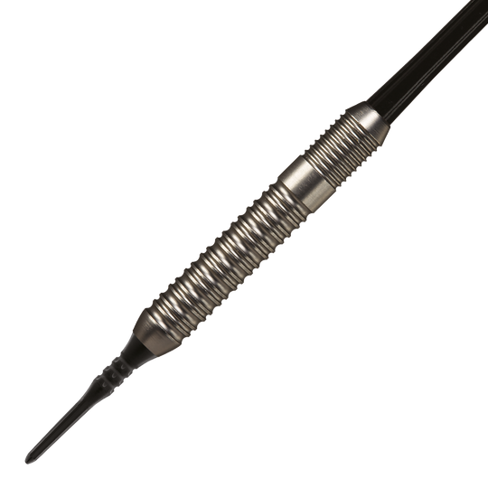 100540_Target_Adrian_Lewis_Silver_Jackpot_Softdarts_2 Das Bild zeigt den Target Adrian Lewis Silver Jackpot Softdart mit einem Gewicht von 18 Gramm. Der Dartpfeil hat eine silberne, gerillte Oberfläche und eine schwarze Kunststoffspitze.