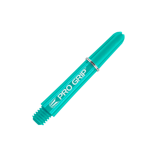 Uchwyty Target Pro Grip - 3 zestawy - Aqua Das Bild zeigt einen aqua-blauen Pro Grip Dart-Schaft mit silbernem Ring. Auf dem Schaft steht der Schriftzug „PRO GRIP“.