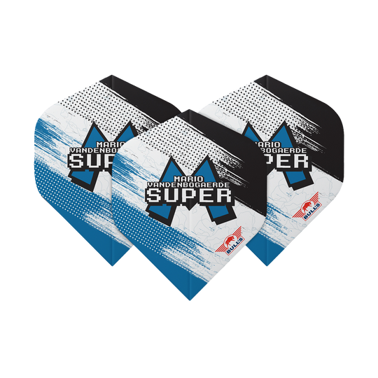 Das Bild zeigt drei Dartflights mit dem Aufdruck "Mario Vandenbogaerde SUPER" in Blau, Schwarz und Weiß. Unten rechts befindet sich das rote Bulls NL Logo.