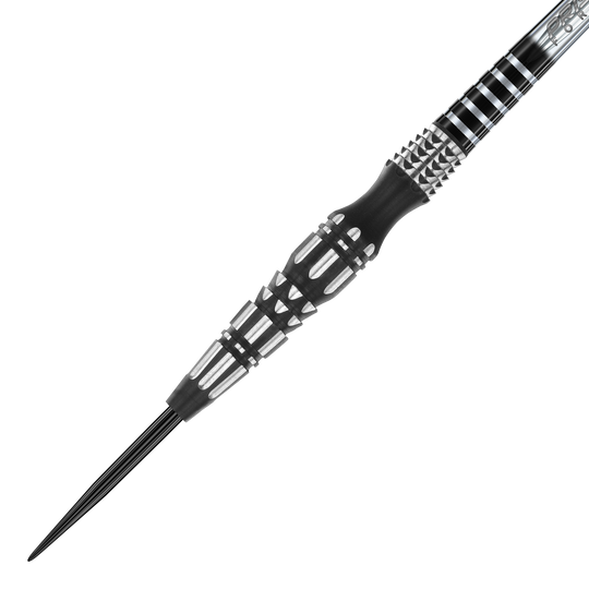 Das Bild zeigt einen Winmau Sniper Special Edition V2 Steeldart. Der Dartpfeil hat ein schwarz-silbernes Design mit markanten Rillen und Mustern am Griff.