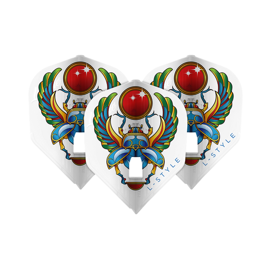 Loty Anastasia Dobromyslova V3 White L3KAMI w stylu L Das Bild zeigt drei weiße Dart-Flights mit einem bunten Skarabäus-Design und der Aufschrift "L-STYLE". Die Flügel des Käfers sind weit ausgebreitet und eine leuchtend rote Kugel ist oben abgebildet.