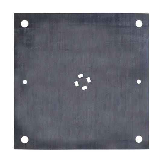 GMLD1_Gummimatte_f-r_L-wen_Dartscheibe_1oimakdky7wzvs Das Bild zeigt eine quadratische schwarze Gummimatte mit mehreren runden und quadratischen Aussparungen. Es handelt sich um das Produkt "Löwen Dart Original Ersatzteil Gummimatte".