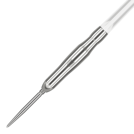 Das Bild zeigt einen Target Japan Crux Brave Swiss Point Steeldart mit einem Gewicht von 21g. Der Dart hat ein schlankes, silbernes Design mit einer weißen Spitze am oberen Ende.