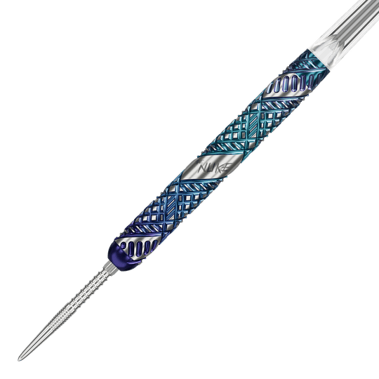 Abgebildet sind die Target Luke Littler Egde Swiss Point Steeldarts. Diese Darts sind speziell für präzises Dartspiel entwickelt.