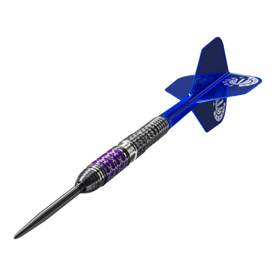Lotki stalowe Target Japan Prime Series Sirius GEN4 Swiss Point Das Bild zeigt einen Target Japan Prime Series Sirius GEN4 Swiss Point Steeldart. Der Dart hat ein metallisches Barrel mit lila Akzenten und blaue Flights.