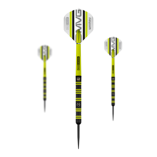 Stalowe rzutki Winmau Michael Van Gerwen 85 Pro-Series Das Bild zeigt drei Winmau Michael Van Gerwen 85 Pro-Series Steeldarts. Die Darts sind schwarz-gelb gestaltet und haben Flights mit dem Schriftzug "MVG" und "Winmau".