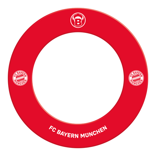 Wysokiej jakości tarcza do darta Bulls FC Bayern Monachium Auf dem Bild ist das Bulls FC Bayern München Premium Dartboard Surround zu sehen. Das Surround schützt die Wand und trägt das Logo des FC Bayern München.