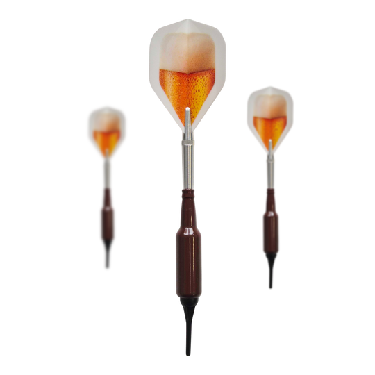 Miękkie lotki McDart Prost Beer Bottle z 100 miękkimi końcówkami - 16,5 g Abgebildet ist ein Set McDart Prost Bierflaschen Softdarts mit 100 Softdartspitzen, 16,5 g. Diese Softdarts haben die Form einer Bierflasche und eignen sich ideal als Geschenk.