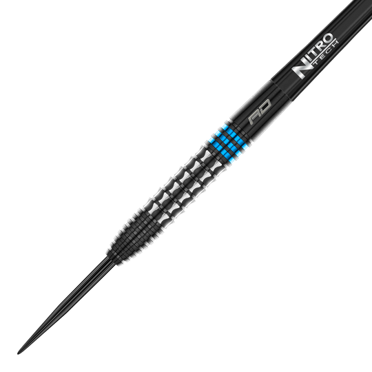 Niebieskie stalowe lotki Red Dragon Vengeance Das Bild zeigt einen Red Dragon Vengeance Blue Steeldart. Der Dartpfeil ist schwarz mit blauen Akzenten und hat eine strukturierte Griffoberfläche.